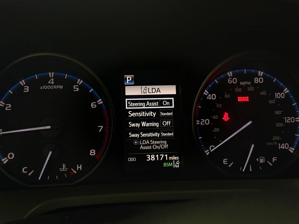Used 2018 Toyota RAV4 XLE AWD/4WD image 13