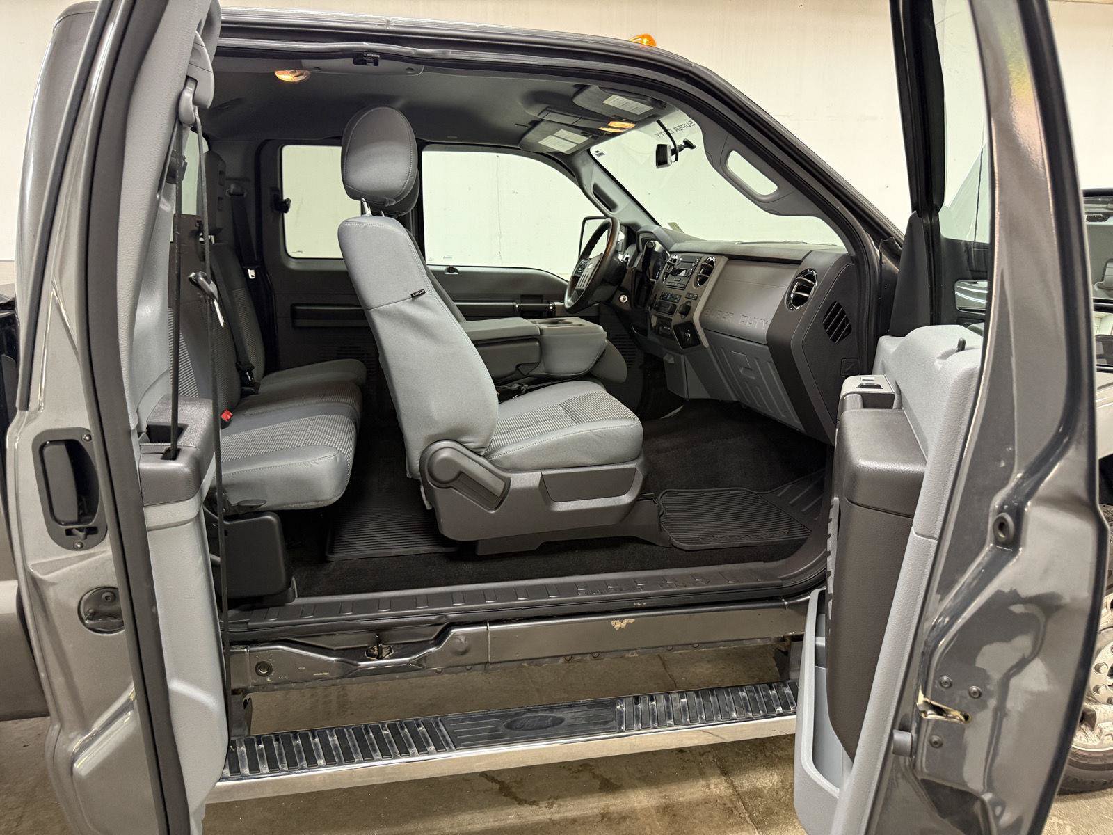 Used 2015 Ford F250 XLT w/ XLT Premium Package AWD/4WD image 30