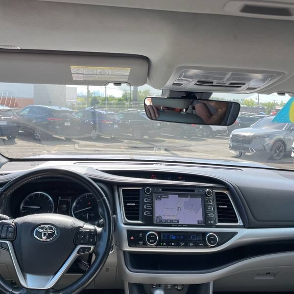 Used 2019 Toyota Highlander XLE AWD/4WD image 30