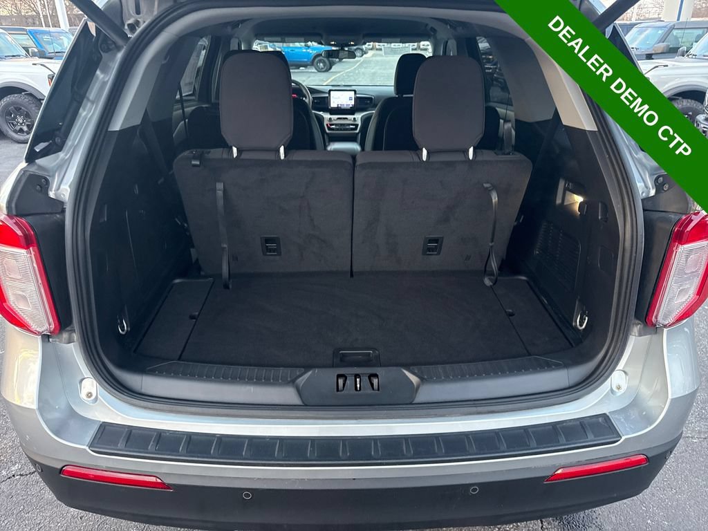 Used 2023 Ford Explorer XLT AWD/4WD image 10