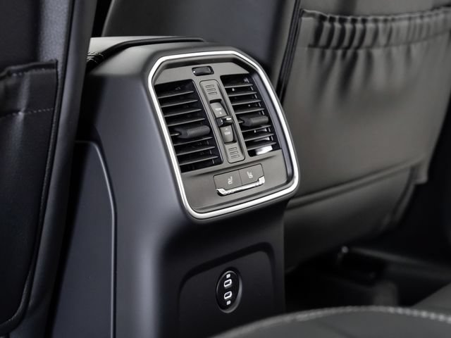 Certified 2025 Porsche Macan Turbo AWD/4WD image 26