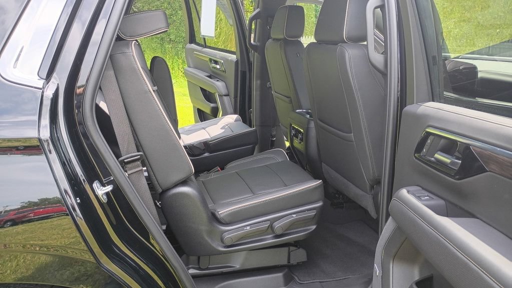 Used 2025 Chevrolet Tahoe Premier AWD/4WD image 16