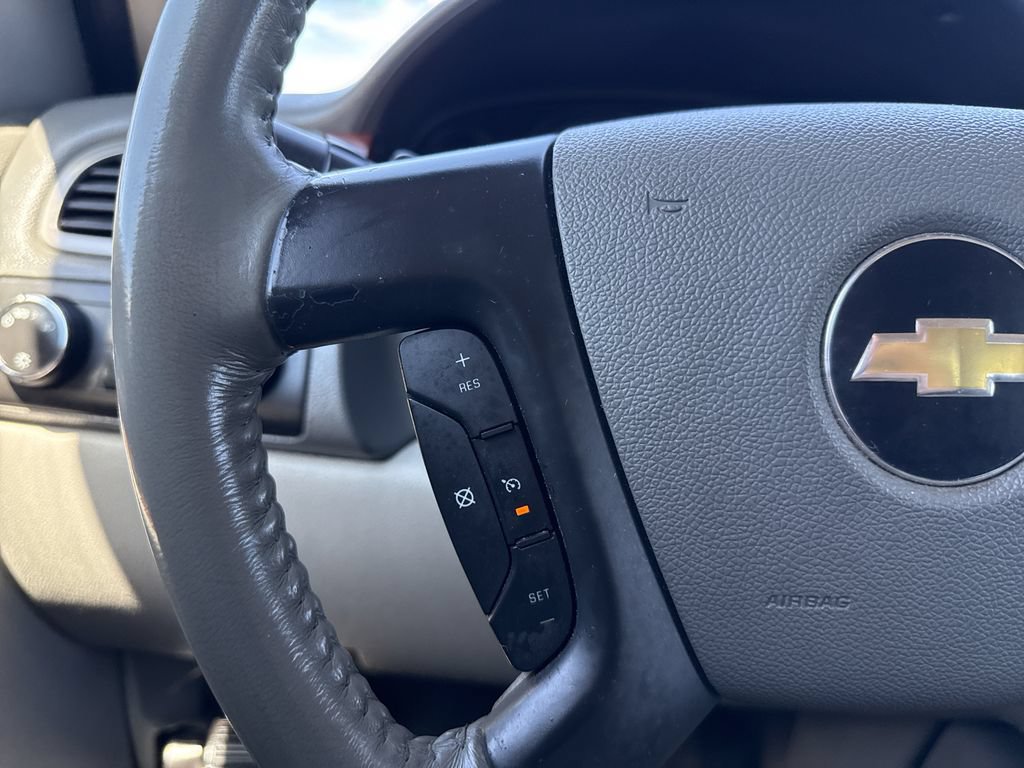 Used 2009 Chevrolet Avalanche LT w/ Convenience Package #1 AWD/4WD image 17