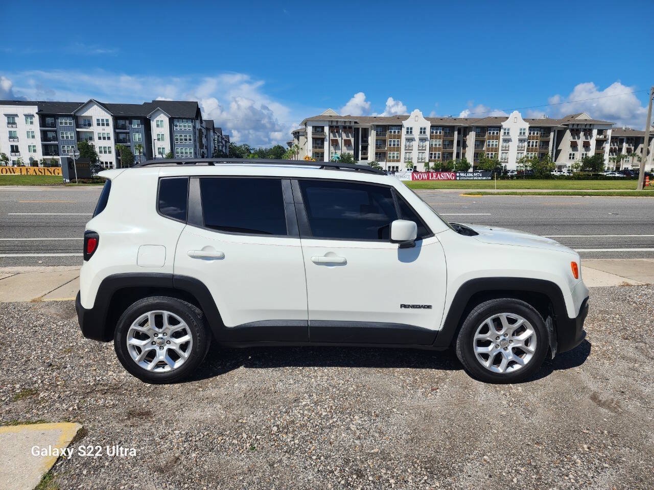 Used 2018 Jeep Renegade Latitude FWD image 5