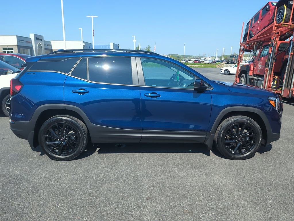 Used 2023 GMC Terrain SLE w/ Driver Convenience Package AWD/4WD image 9