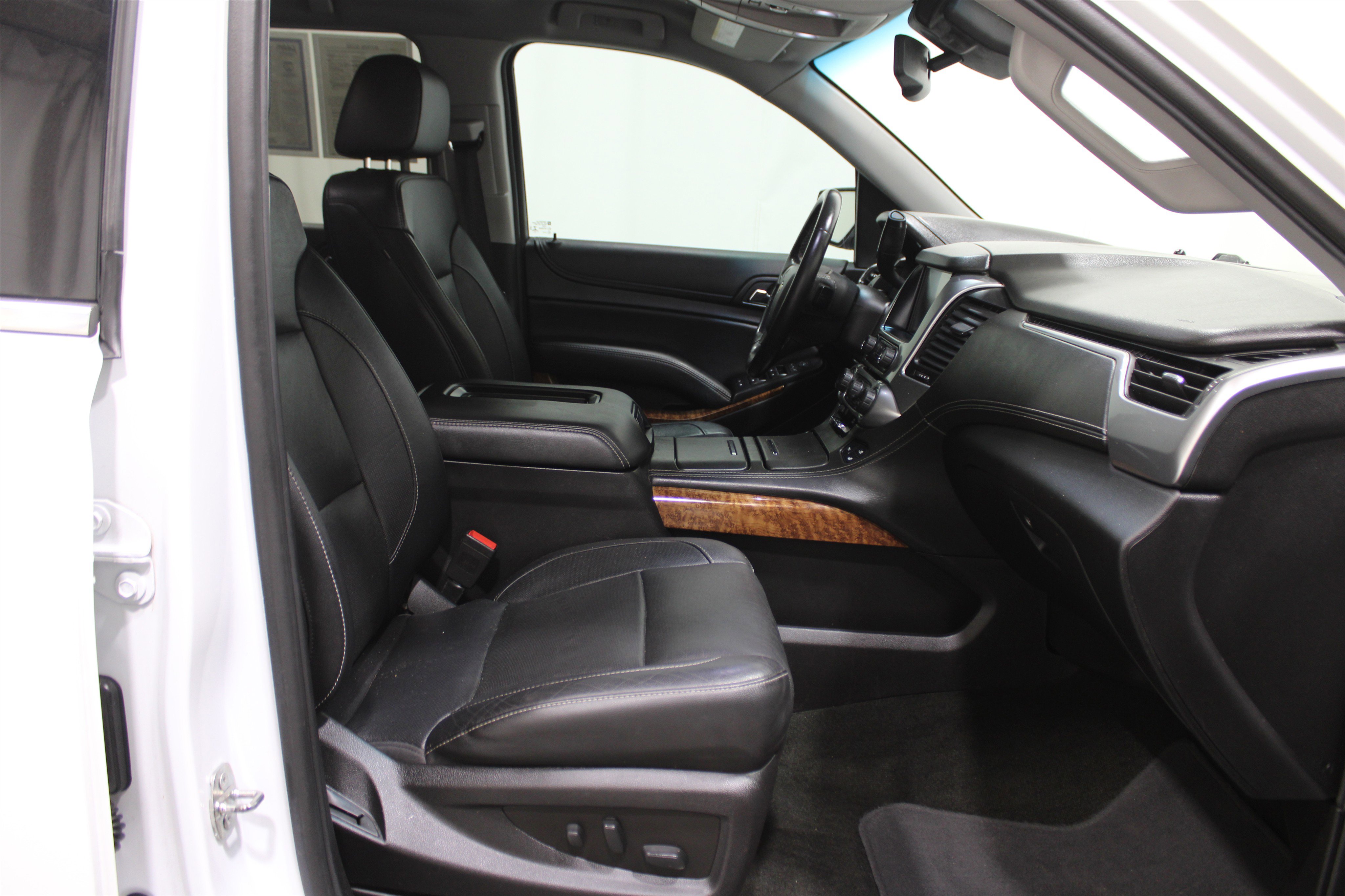 Used 2018 Chevrolet Suburban Premier image 32