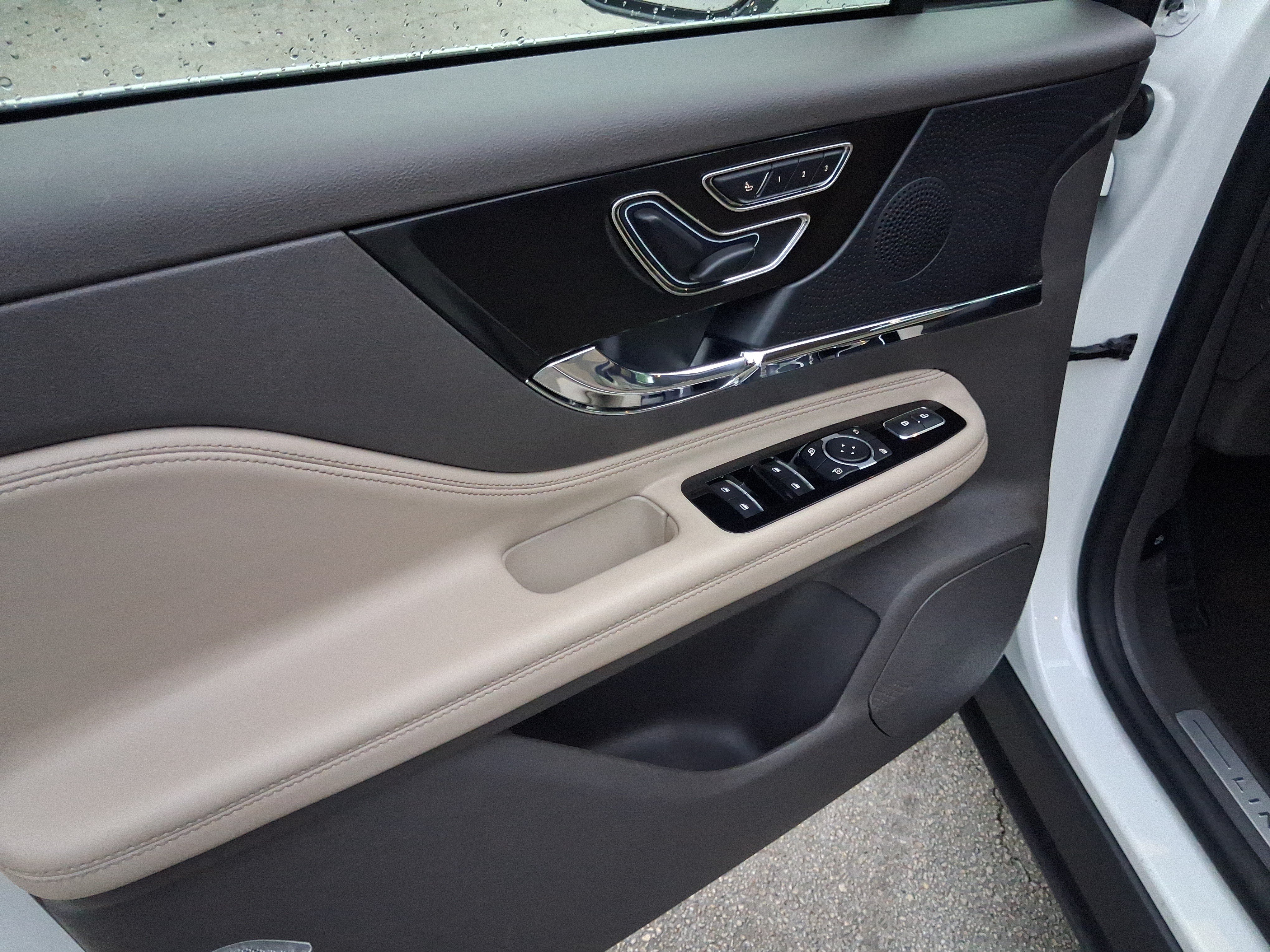 Certified 2023 Lincoln Corsair FWD image 13