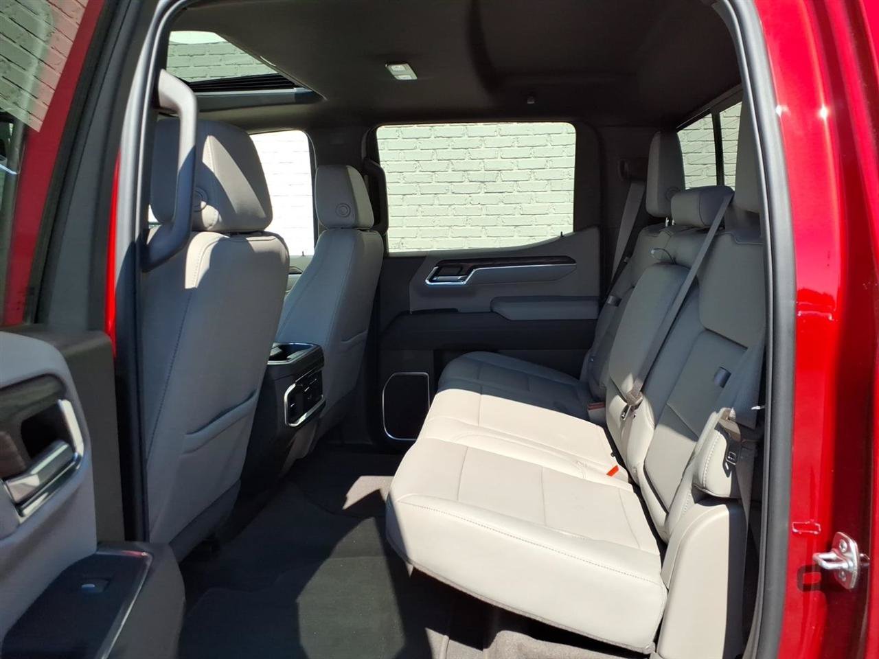 Used 2026 GMC Sierra 1500 SLT AWD/4WD image 13