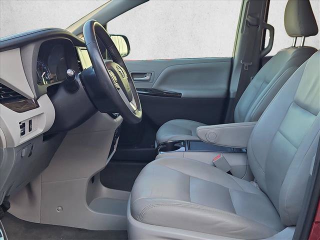 Used 2017 Toyota Sienna XLE FWD image 13