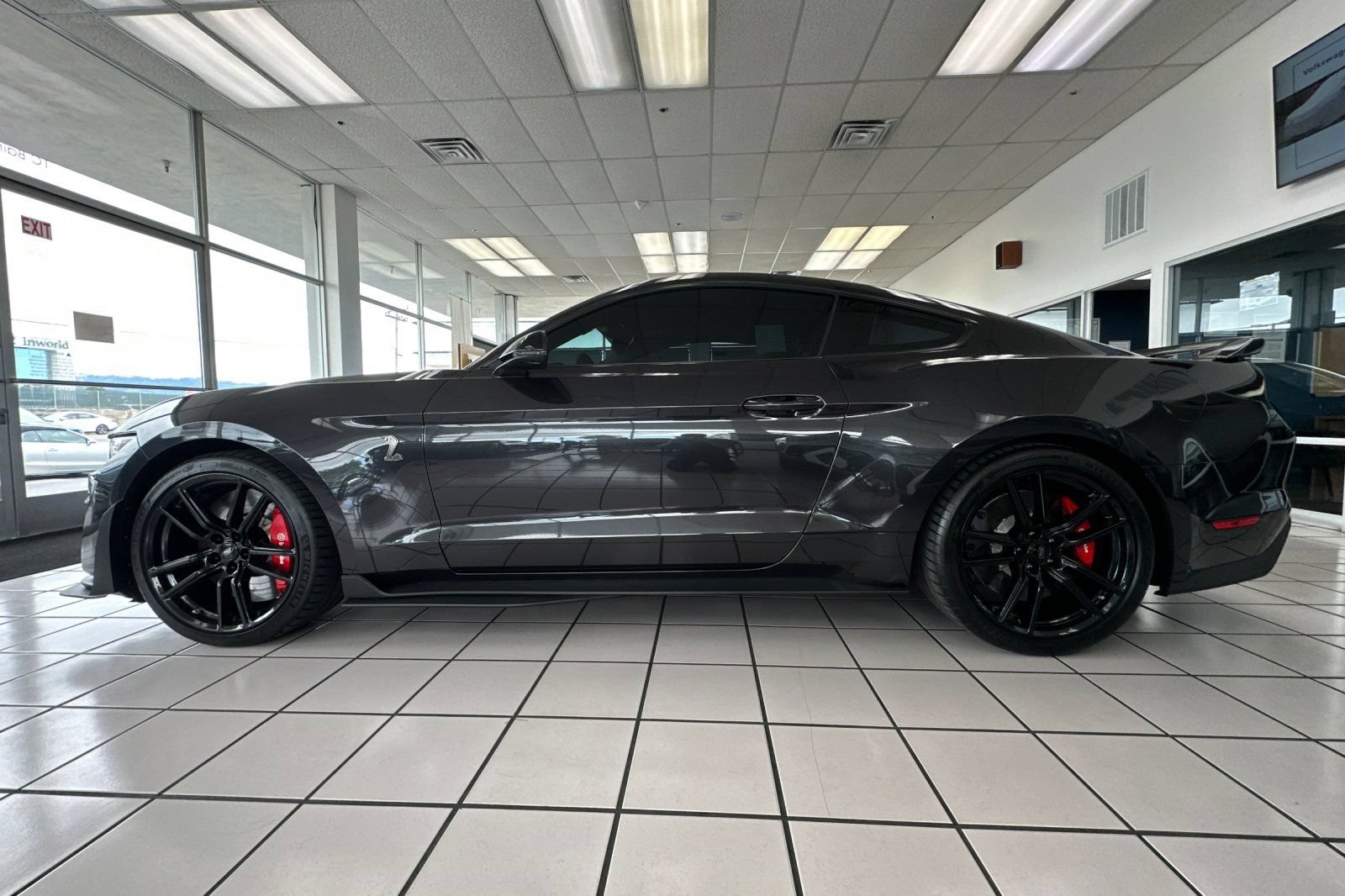 Used 2022 Ford Mustang Shelby GT500 w/ Technology Package RWD image 7