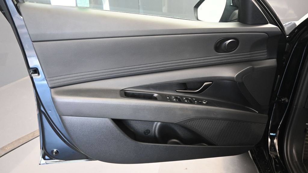 Certified 2025 Hyundai Elantra Sport FWD image 21