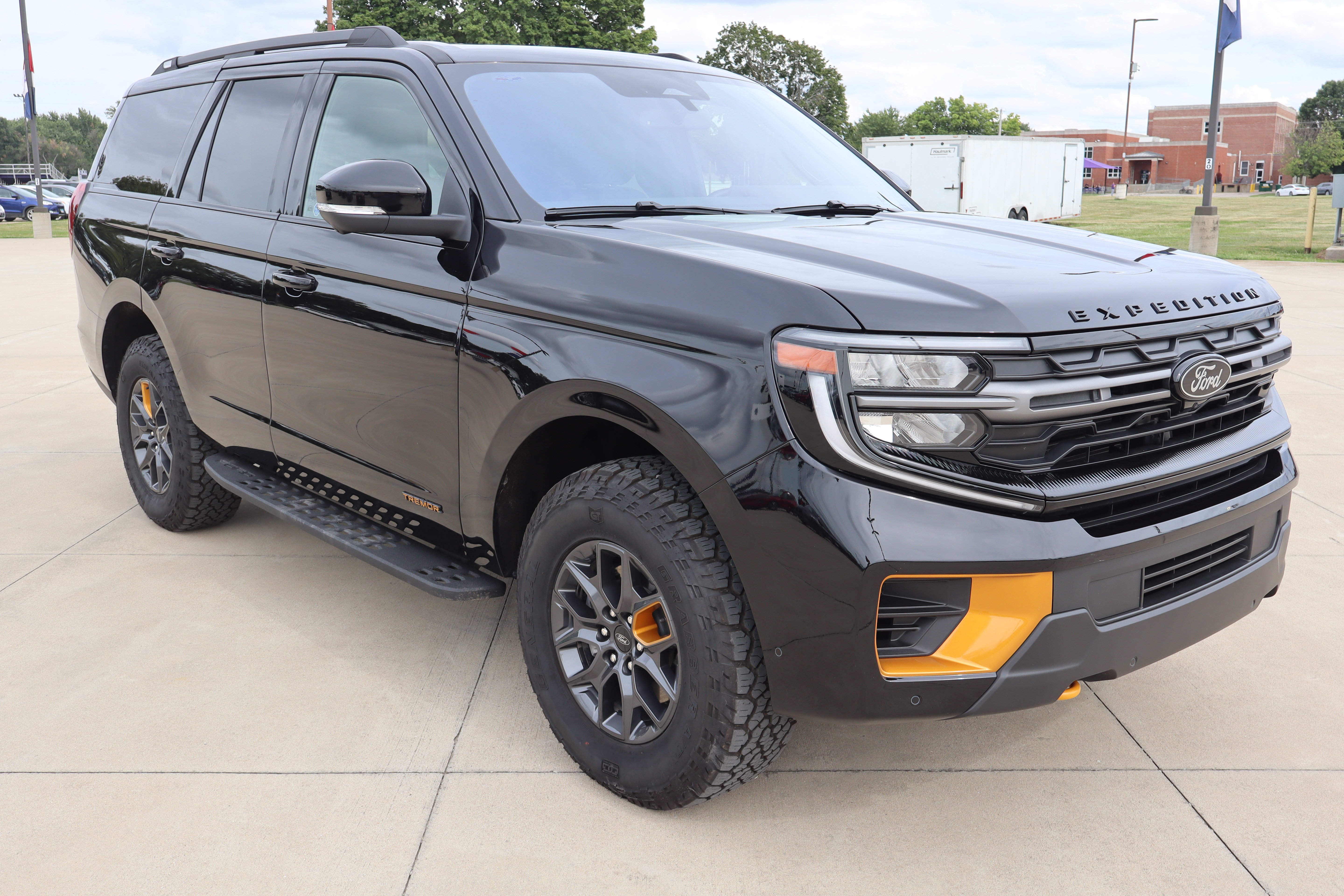 Used 2025 Ford Expedition Tremor AWD/4WD image 4
