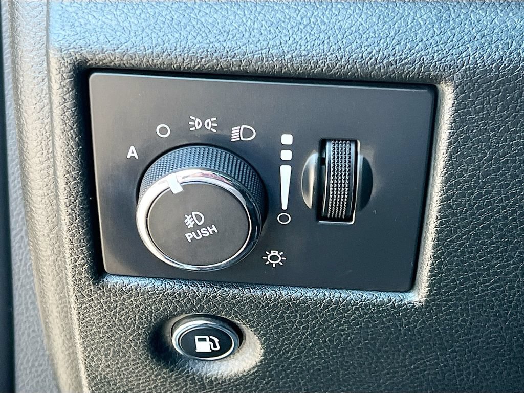 Used 2016 Jeep Grand Cherokee Limited AWD/4WD image 10