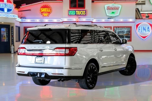 Used 2021 Lincoln Navigator L Reserve image 3