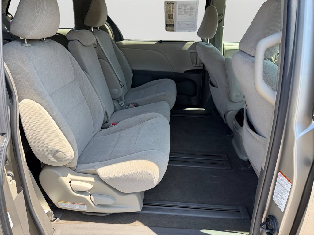 Used 2017 Toyota Sienna LE FWD image 13