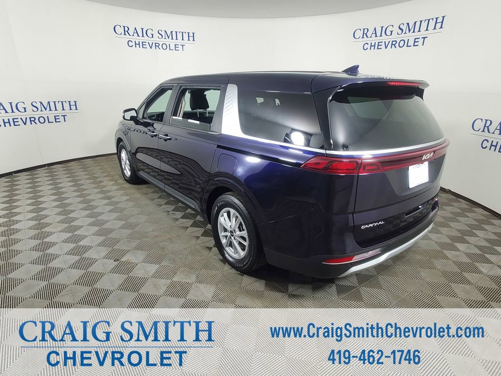 Used 2024 Kia Carnival LX FWD image 3