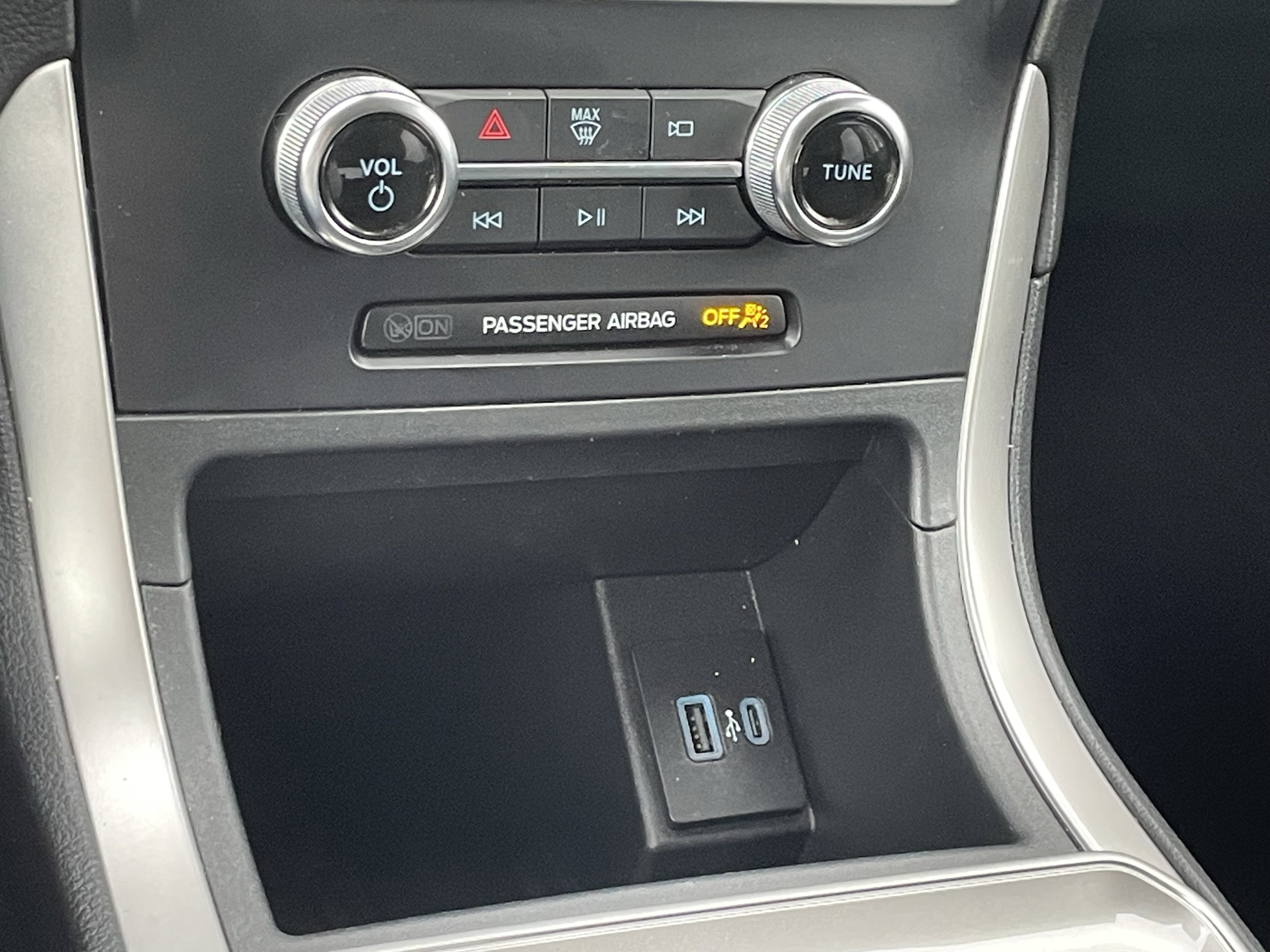 Used 2024 Ford Edge SEL w/ Convenience Package image 12