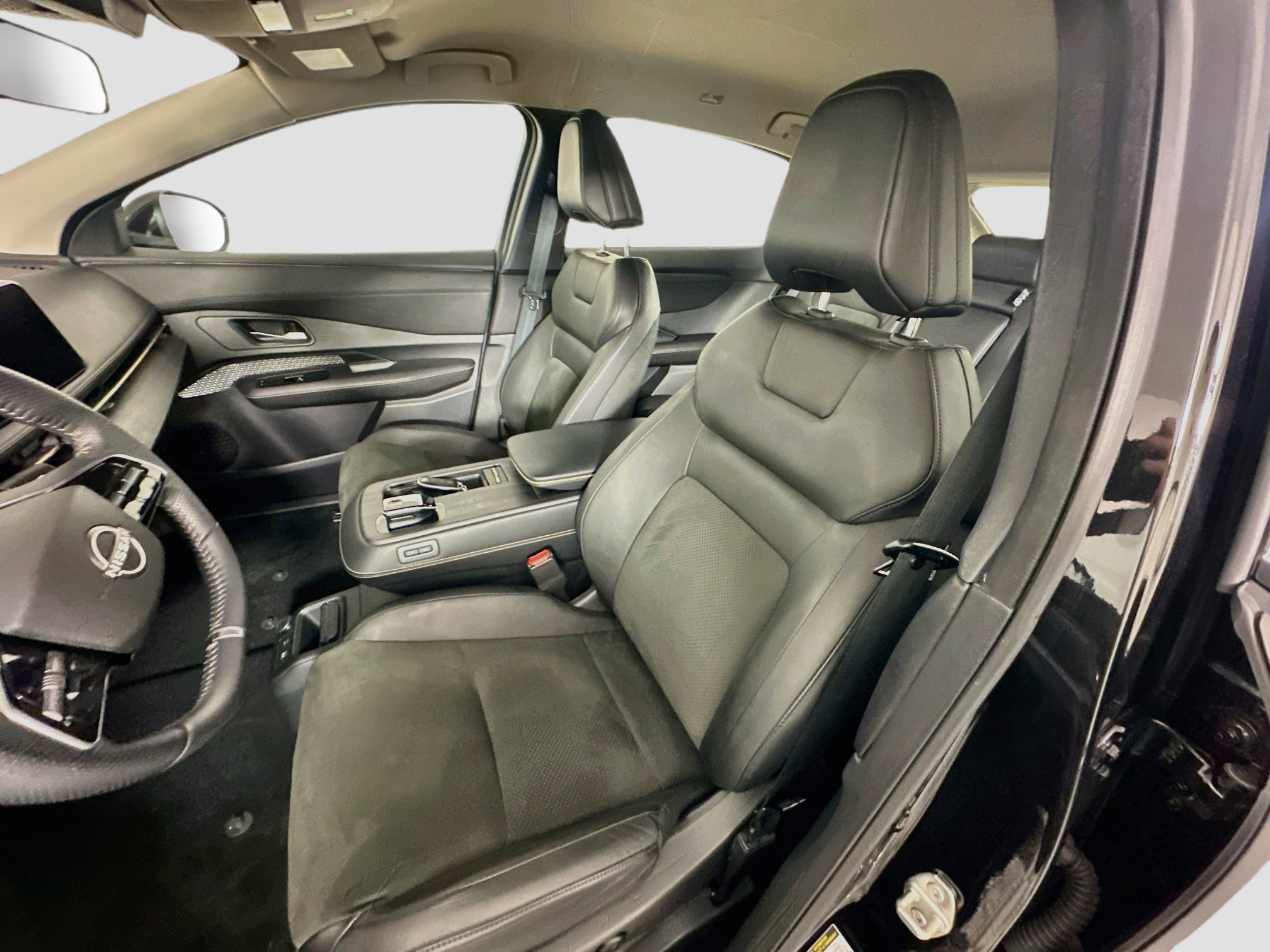 Used 2023 Nissan Ariya FWD image 13