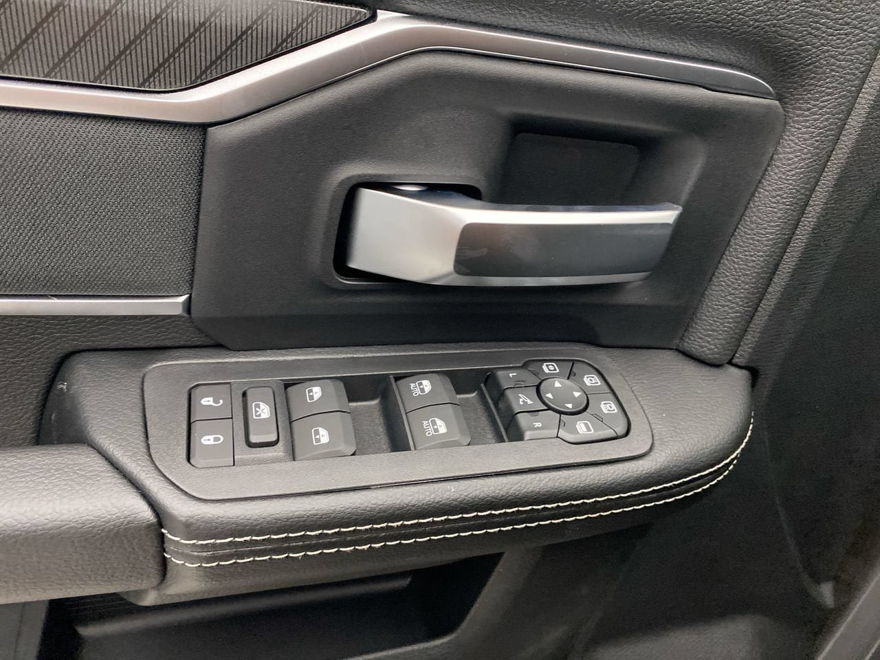 New 2026 RAM 2500 Big Horn AWD/4WD image 12