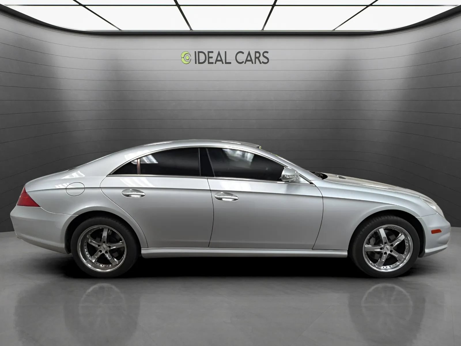 Used 2008 Mercedes-Benz CLS 550 image 4