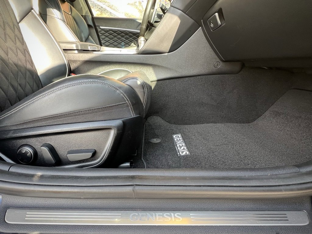 Used 2020 Genesis G70 3.3T w/ Prestige Package image 37