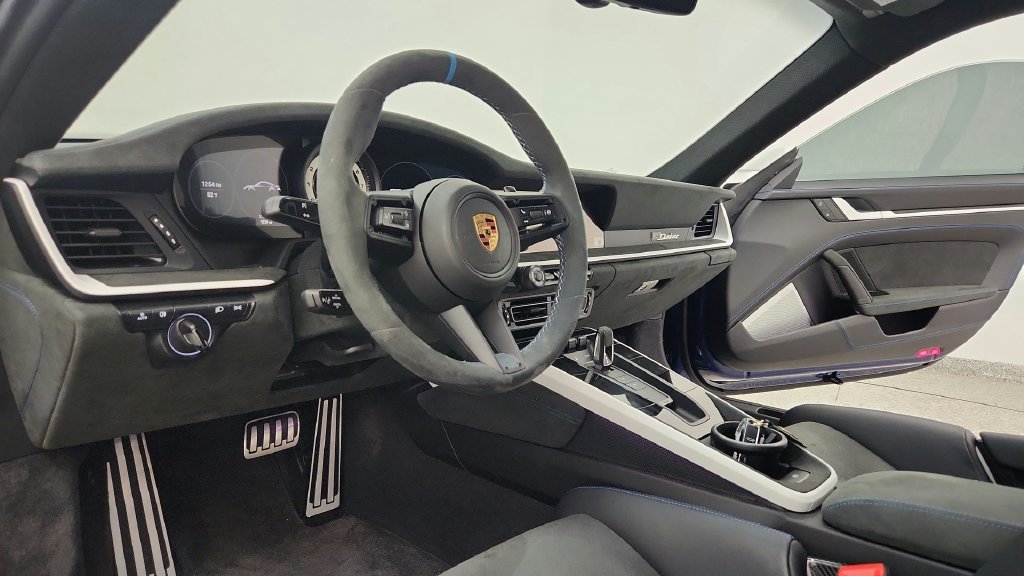 Used 2024 Porsche 911 Dakar AWD/4WD image 32