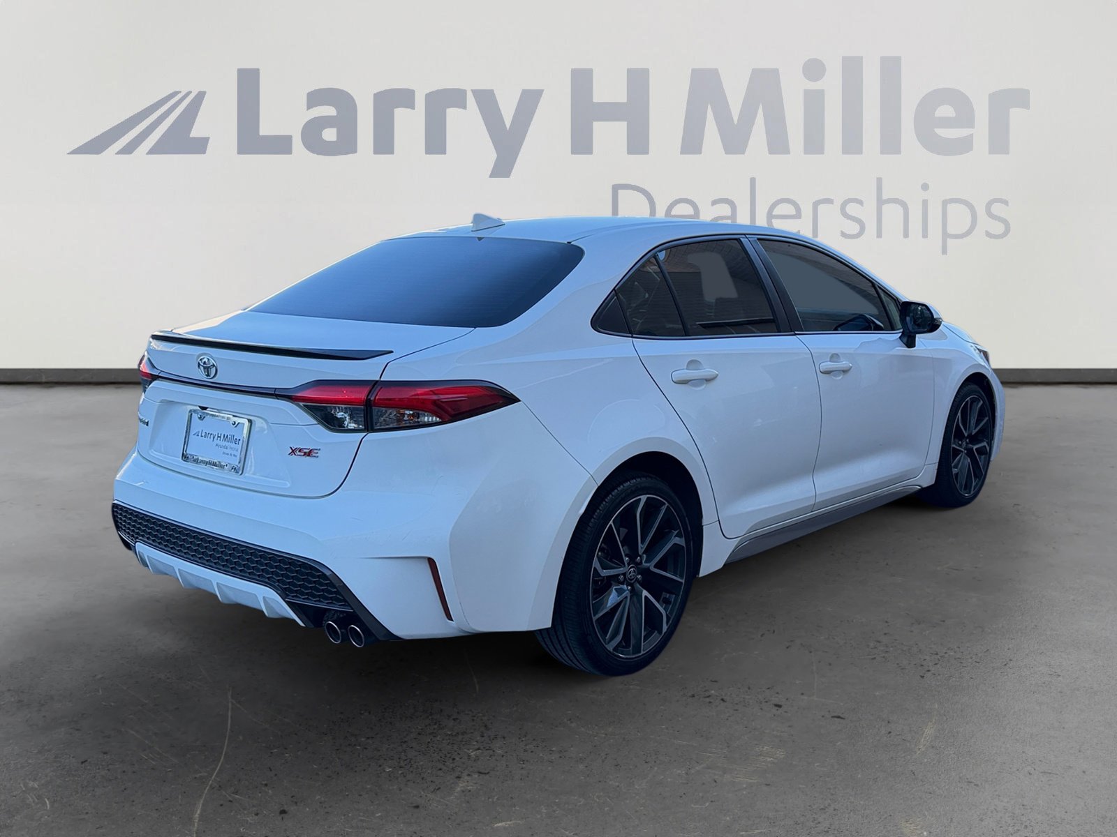 Used 2020 Toyota Corolla XSE w/ Carpet Mat Package (TMS) FWD image 5