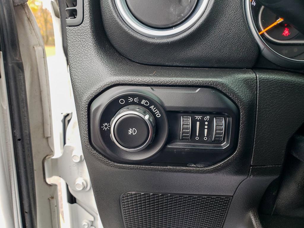 Used 2018 Jeep Wrangler Unlimited Sahara w/ Dual Top Group image 12