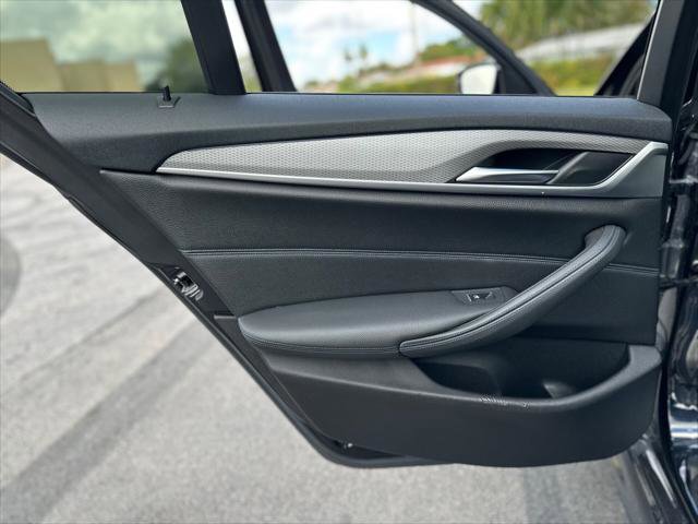 Used 2019 BMW 540i w/ M Sport Package image 17