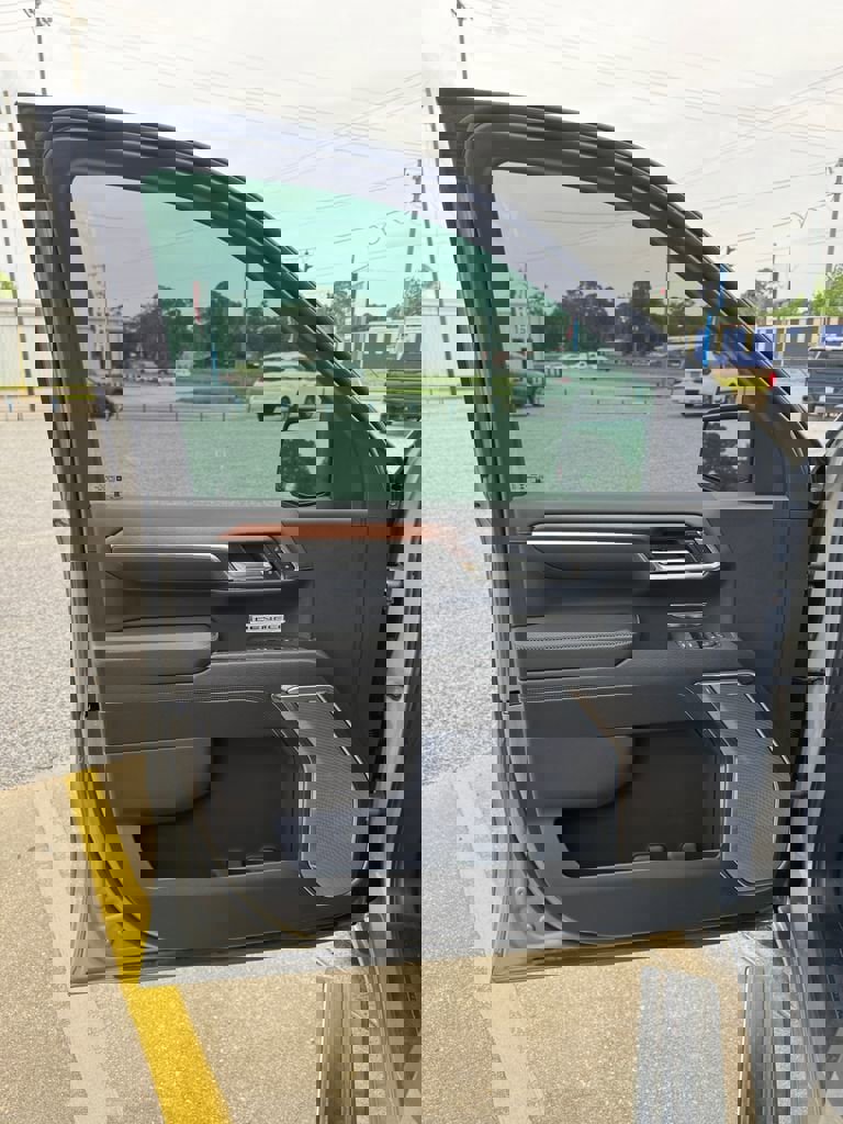 Used 2024 GMC Sierra 1500 Denali w/ Denali Reserve Package AWD/4WD image 10