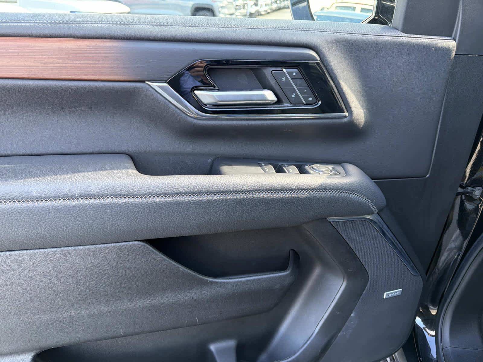 Used 2025 GMC Yukon Denali image 7
