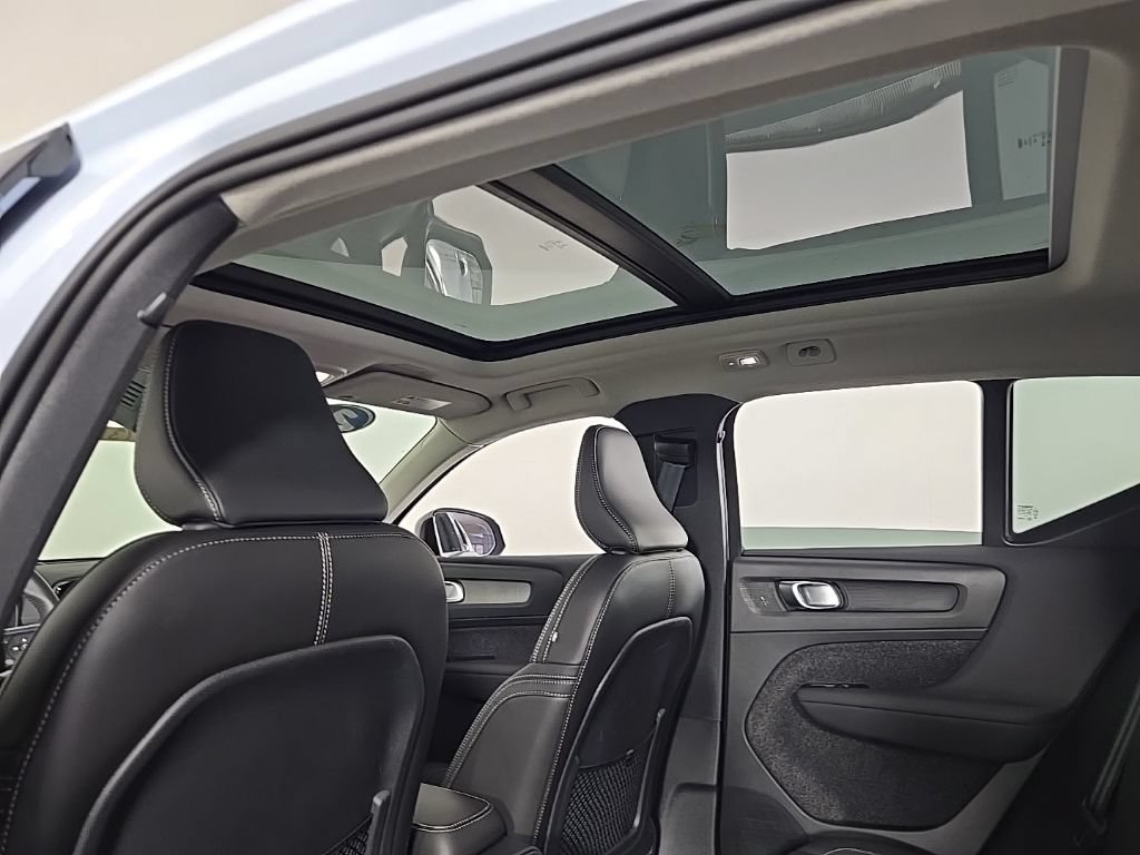 Certified 2026 Volvo XC40 B5 Plus AWD/4WD image 19