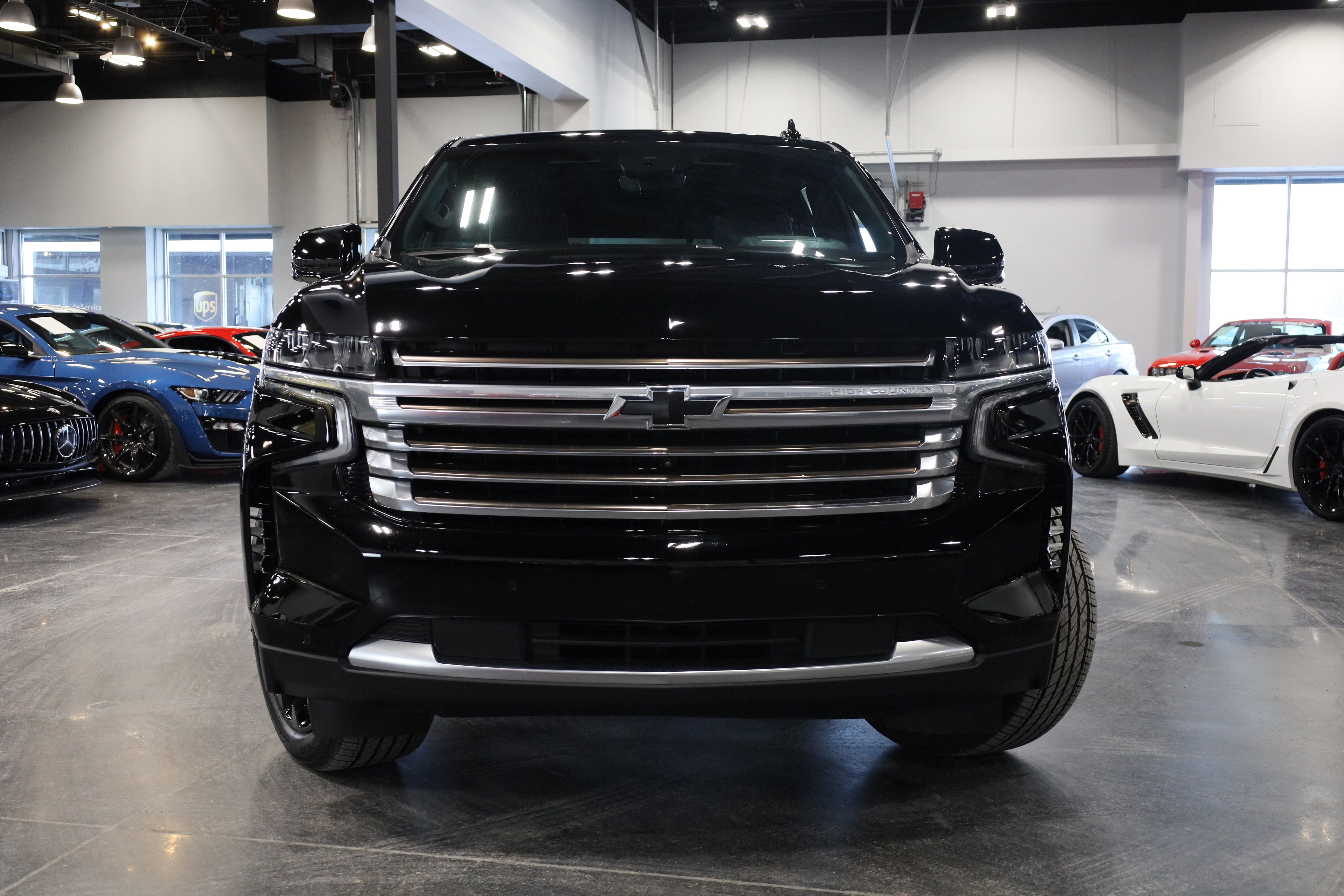 Used 2024 Chevrolet Suburban High Country w/ Advanced Technology Package image 2