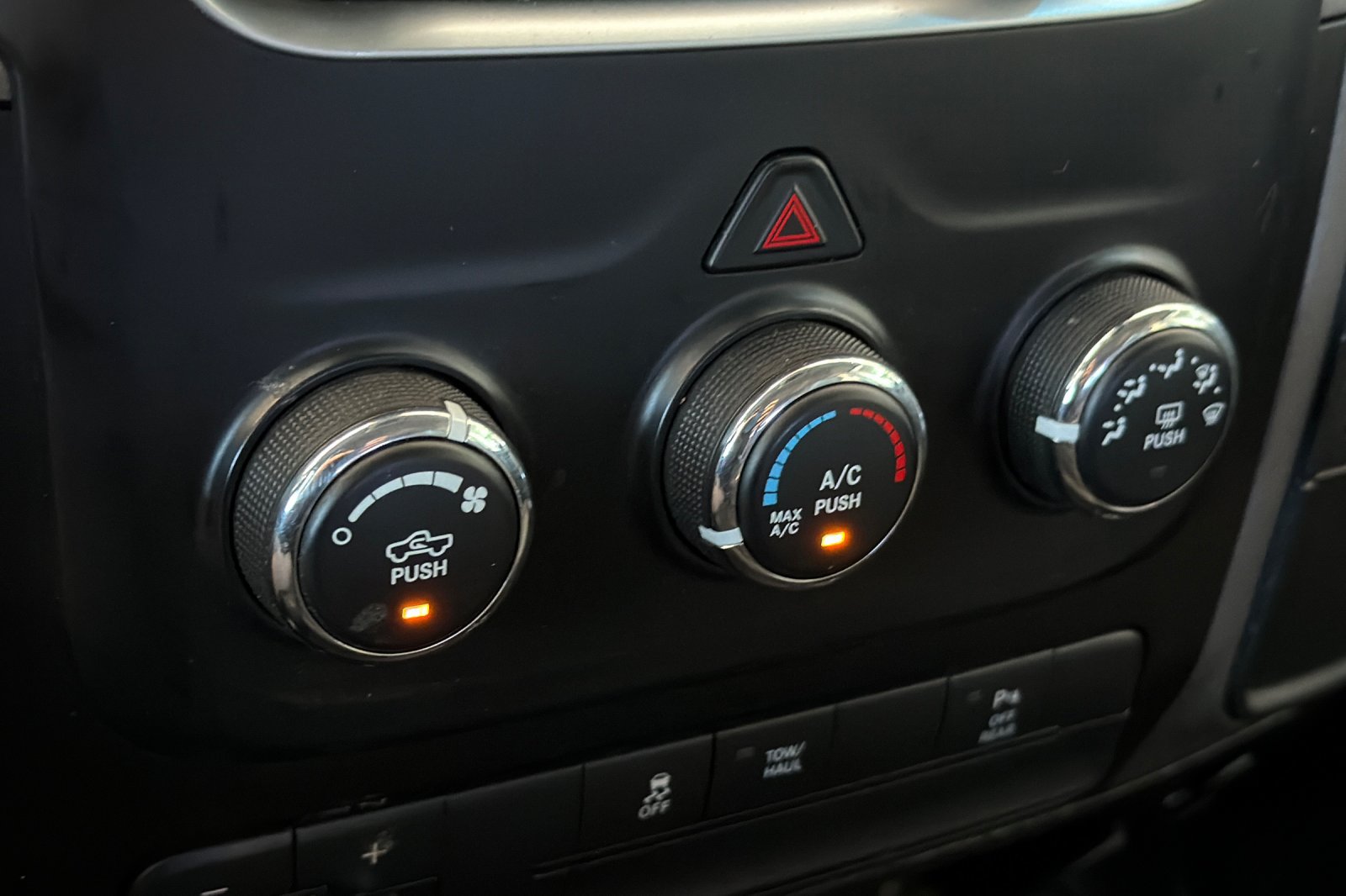 Used 2016 RAM 2500 Tradesman w/ Chrome Appearance Group AWD/4WD image 17