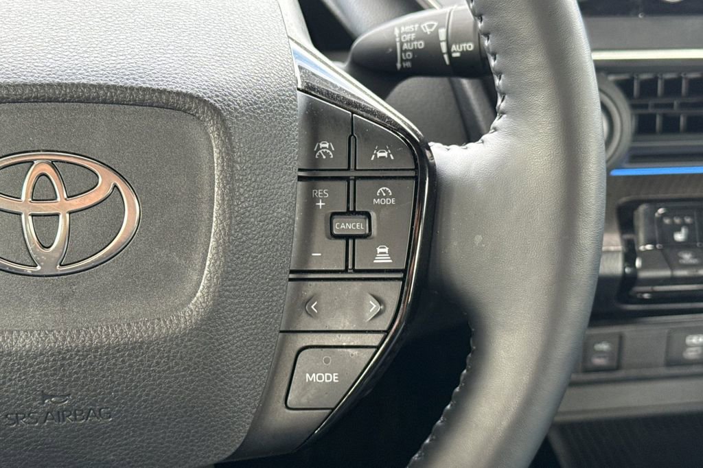 Used 2025 Toyota Prius XLE FWD image 33