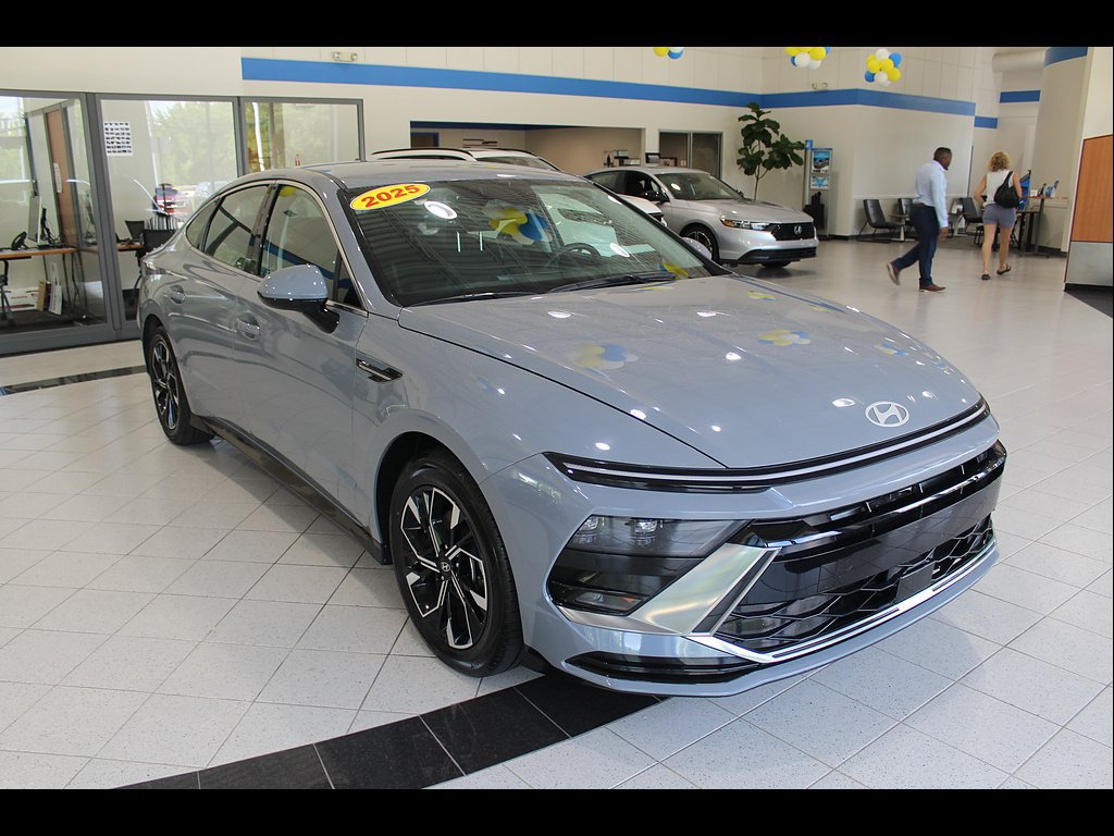 Used 2025 Hyundai Sonata SEL FWD image 3