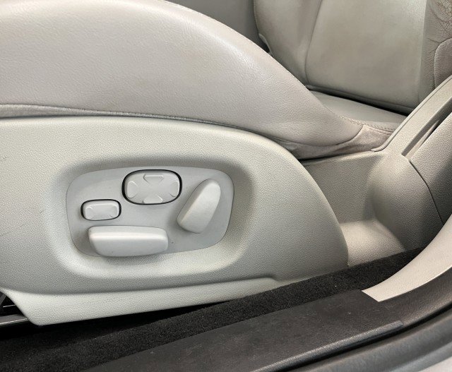 Used 2005 Jaguar S-TYPE R image 12