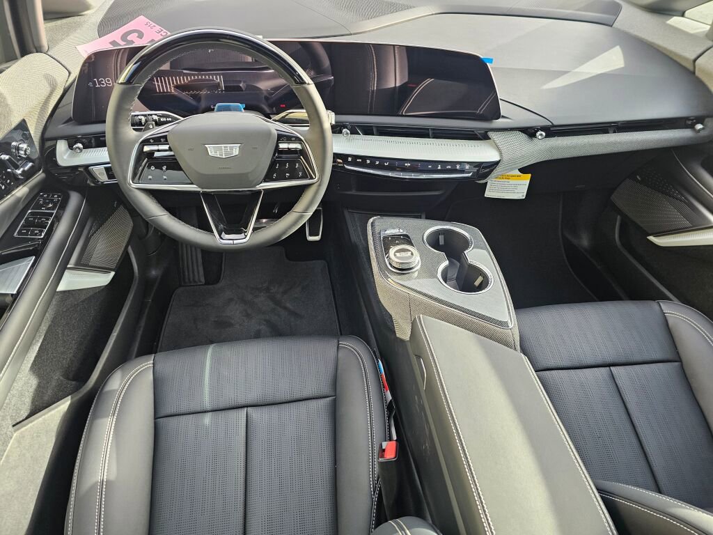New 2026 Cadillac Optiq Luxury 2 image 22