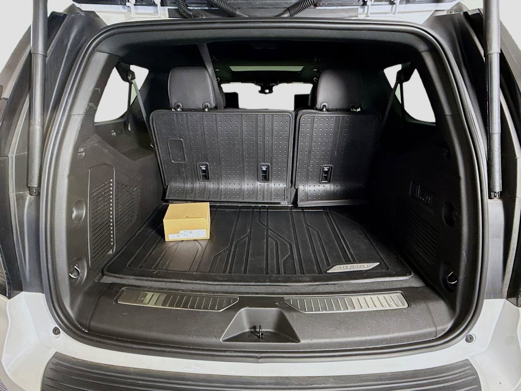 Used 2025 Chevrolet Suburban High Country AWD/4WD image 28