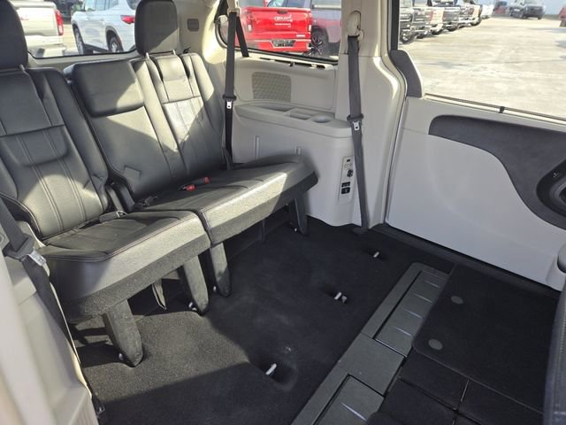 Used 2013 Chrysler Town & Country Touring-L w/ Driver Convenience Group image 25