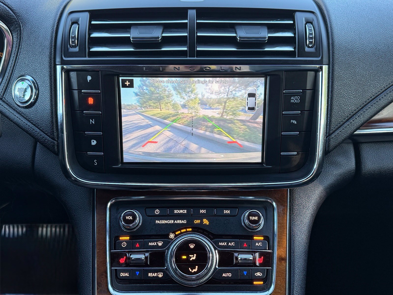 Used 2017 Lincoln Continental Select FWD image 30