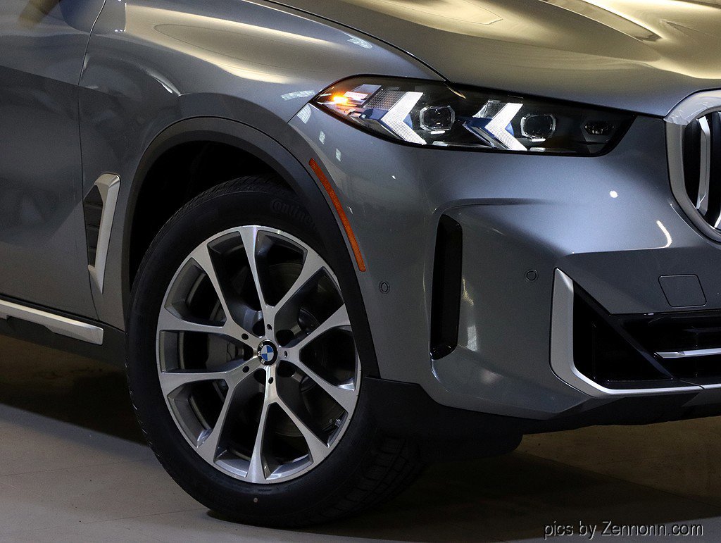 Used 2026 BMW X5 xDrive50e w/ Climate Comfort Package image 3