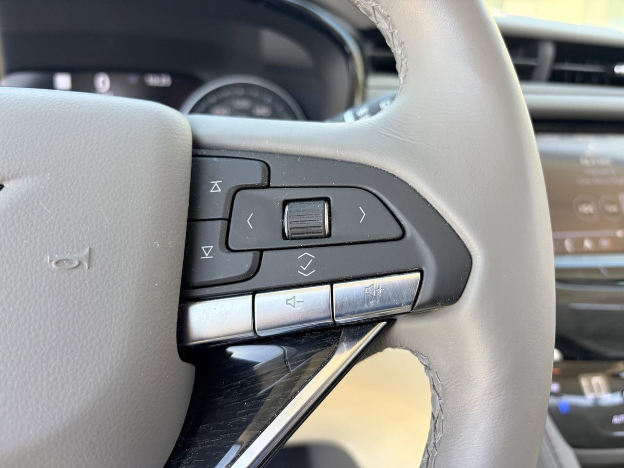 Used 2020 Cadillac XT6 Premium Luxury FWD image 21