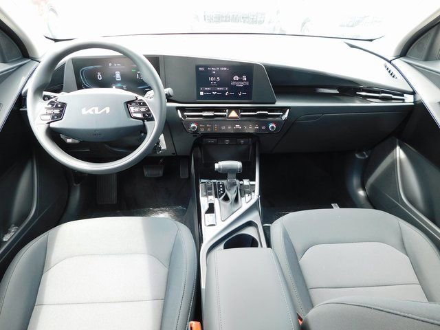 Used 2025 Kia Niro LX image 16