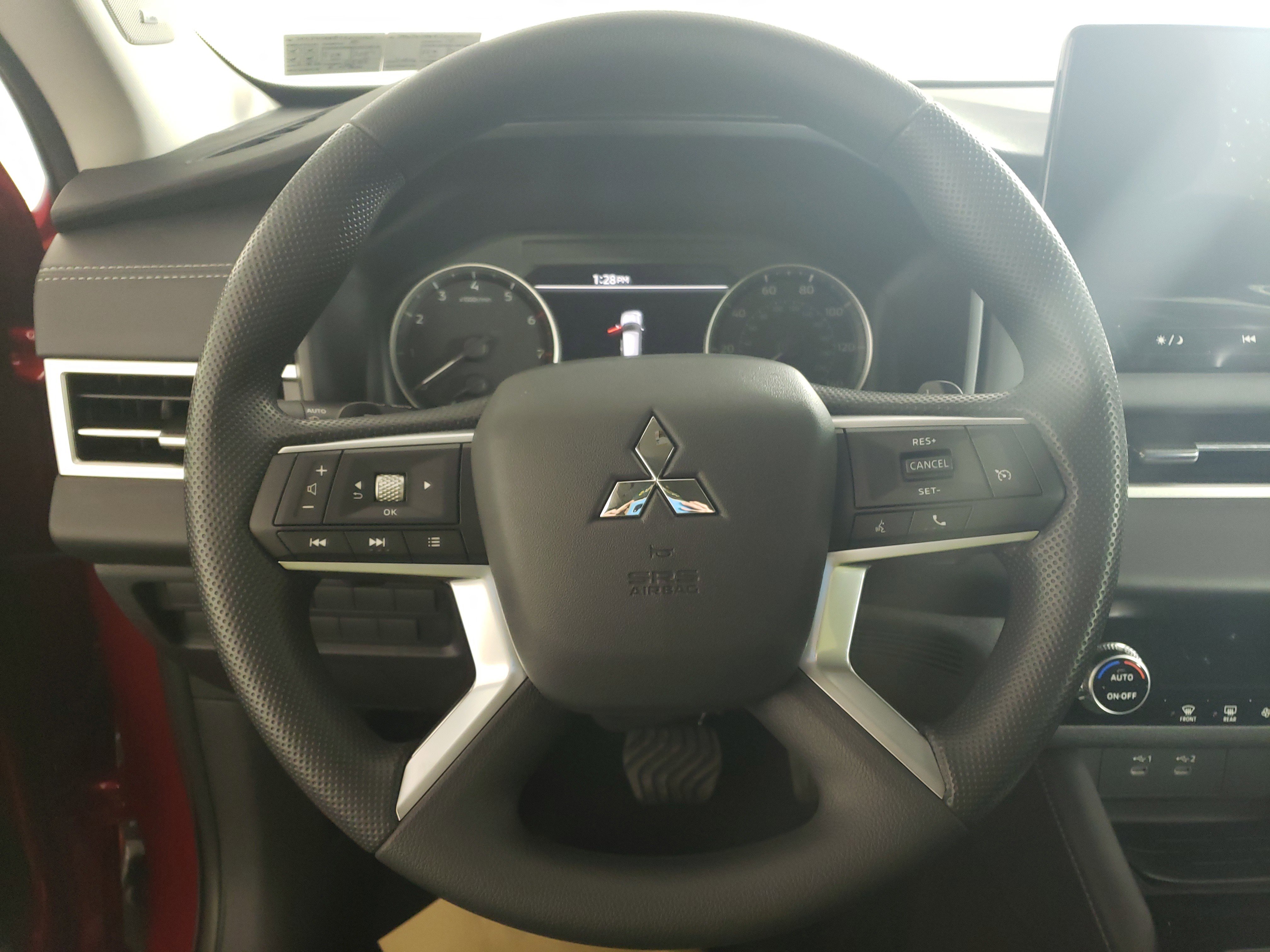 New 2026 Mitsubishi Outlander ES image 17