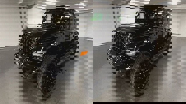 Used 2023 Jeep Wrangler Unlimited Sahara image 4