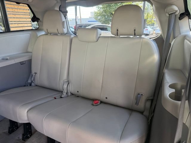 Used 2014 Toyota Sienna XLE FWD image 37