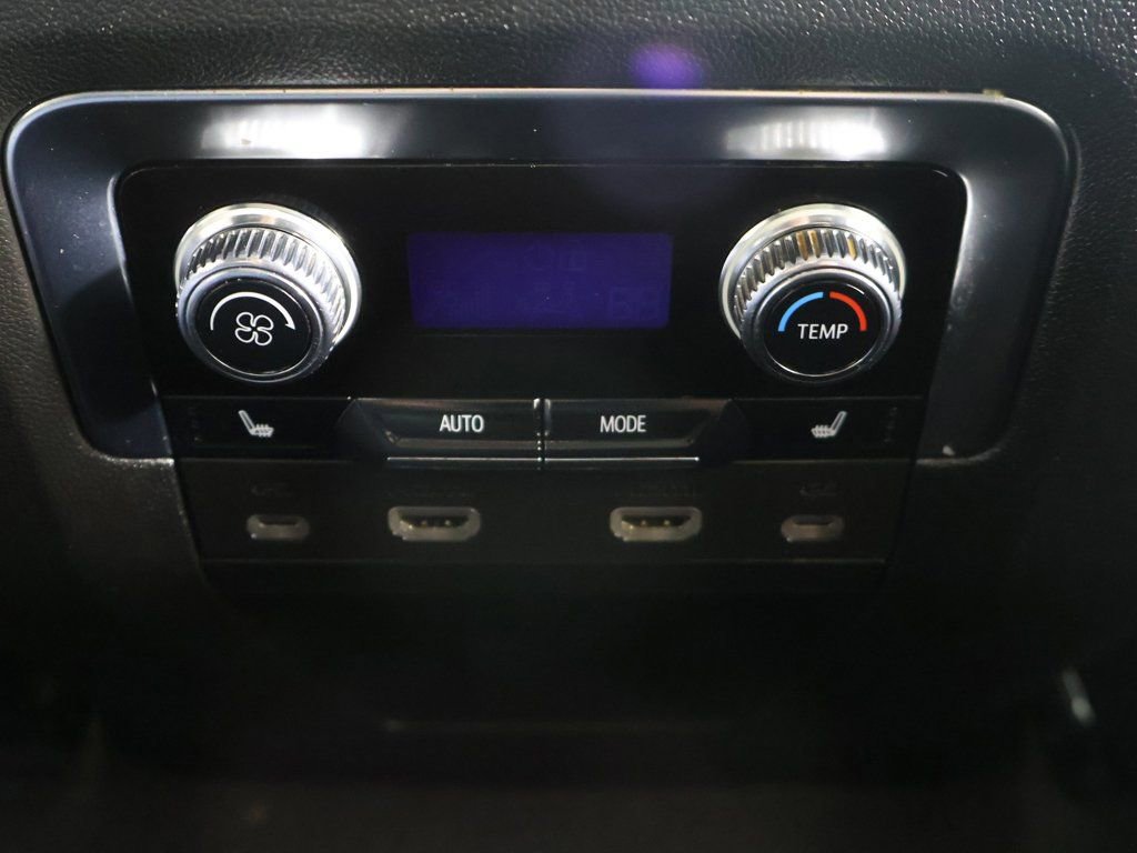 Used 2023 GMC Yukon XL AT4 w/ AT4 Premium Plus Package AWD/4WD image 59