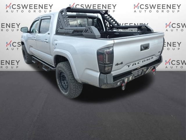 Used 2016 Toyota Tacoma SR5 w/ SR5 Appearance Package (SN) image 5