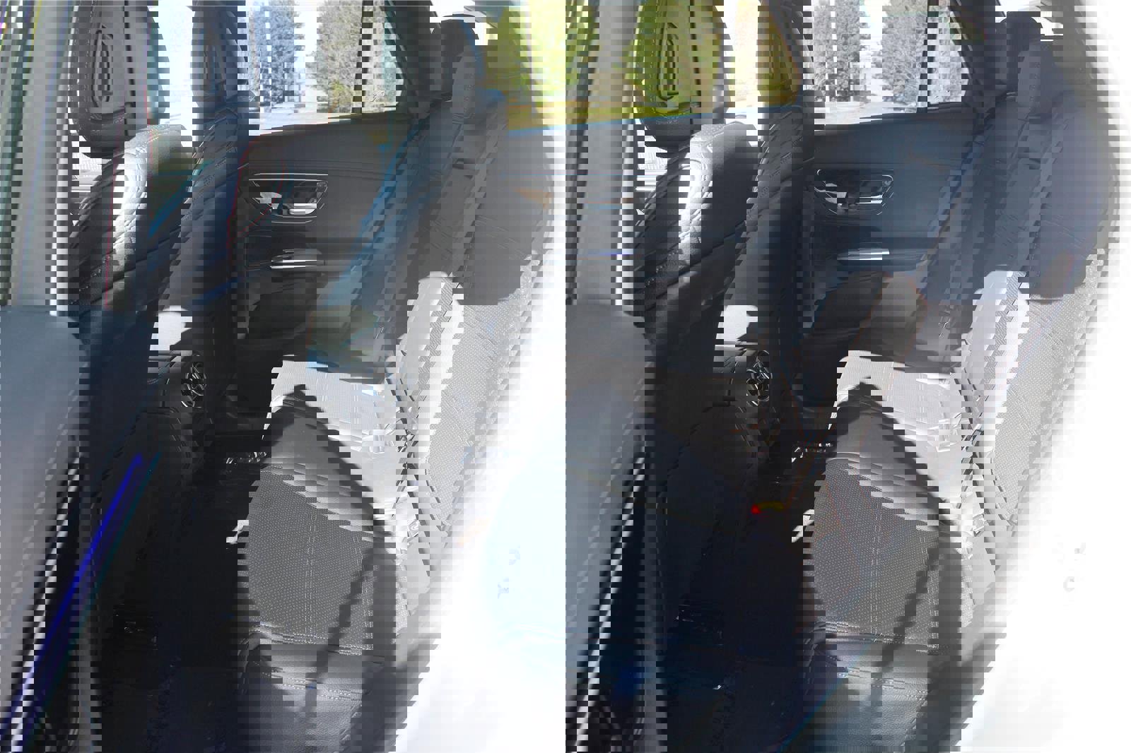 Used 2024 Mercedes-Benz GLC 300 4MATIC image 42